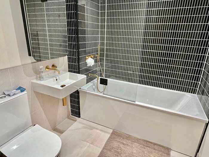 1 Bedroom Flat To Rent In Steamer Building, E16