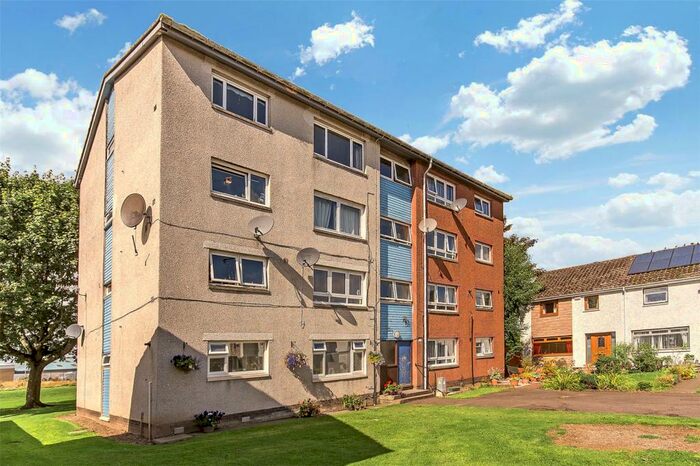 2 Bedroom Flat To Rent In Eriskay Place, Perth, PH1