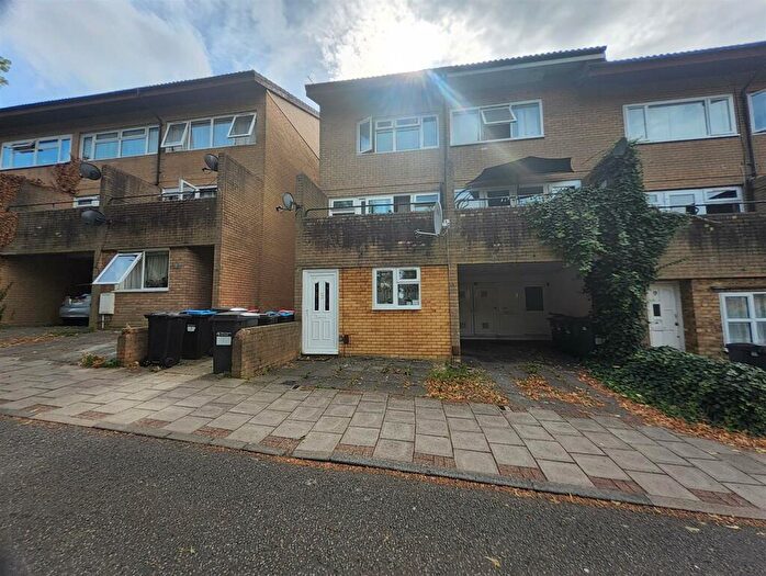 1 Bedroom End Of Terrace House To Rent In A Room In Marjoram Place, Conniburrow, MK14