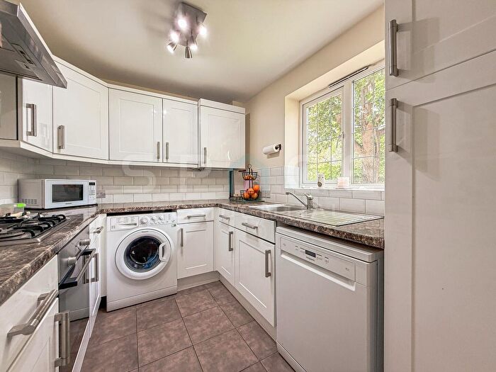 2 Bedroom Flat For Sale In Priory Field Drive, Edgware, HA8