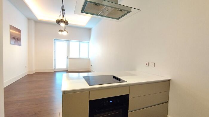 2 Bedroom Flat To Rent In Manhattan Business Park West Gate, Ealing, W5