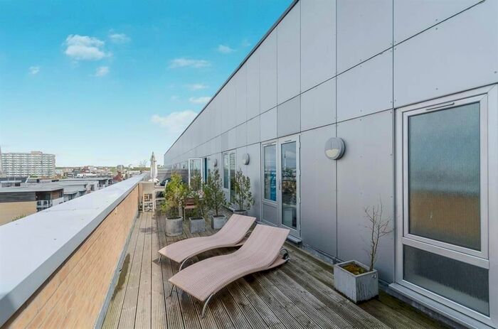 2 Bedroom Flat To Rent In High Street, Southampton, SO14