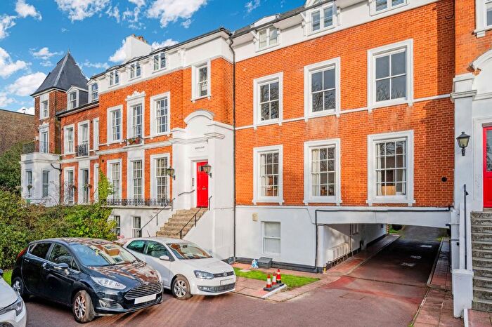 2 Bedroom Flat To Rent In Copers Cope Road, Beckenham, BR3