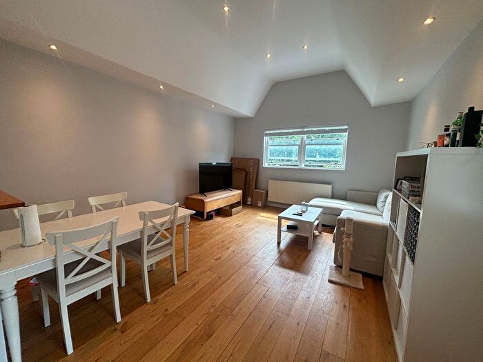 2 Bedroom Flat To Rent In Madeley Road, London, W5