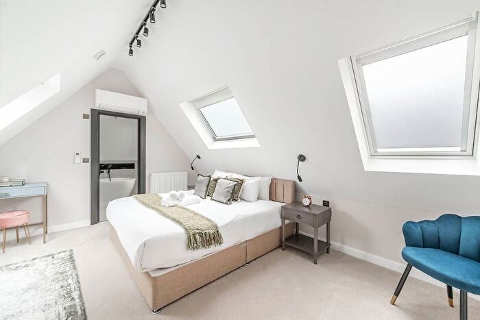 3 Bedroom Flat To Rent In The Ridgeway, Golders Green, London, NW11