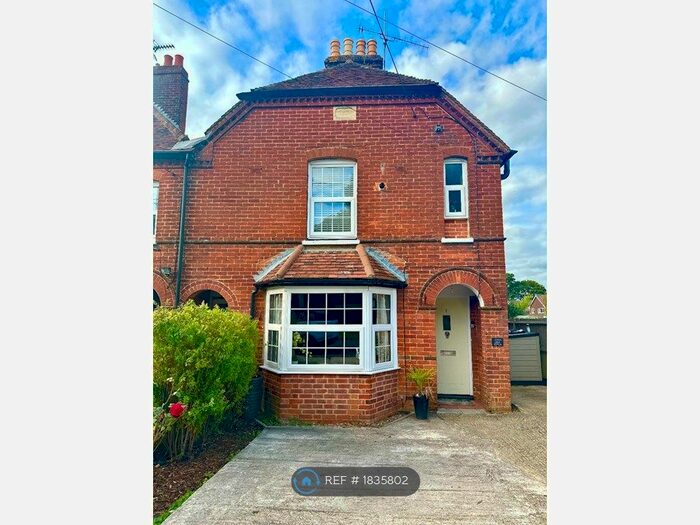 3 Bedroom End Of Terrace House To Rent In Jubilee Villa, Hook, RG27