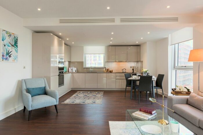 3 Bedroom Flat To Rent In Wandsworth Road, London, SW8