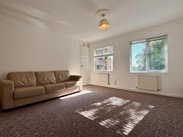 1 Bedroom Maisonette To Rent In Bembridge, Netley Abbey, SO31