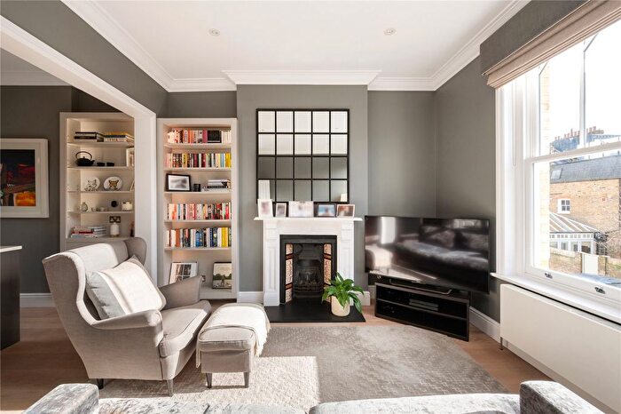 3 Bedroom Flat For Sale In Broomwood Road, Between The Commons, SW11