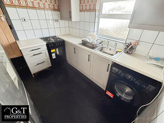 1 Bedroom Flat To Rent In A High Street, Cradley Heath, B64