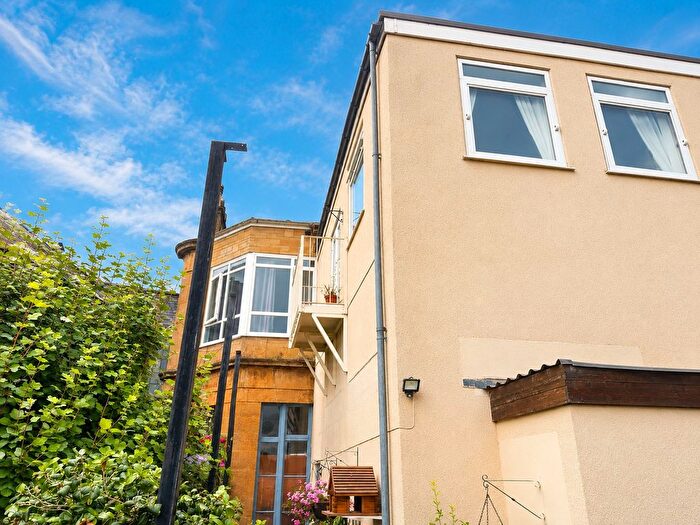 2 Bedroom Flat For Sale In Market Street, Crewkerne, TA18