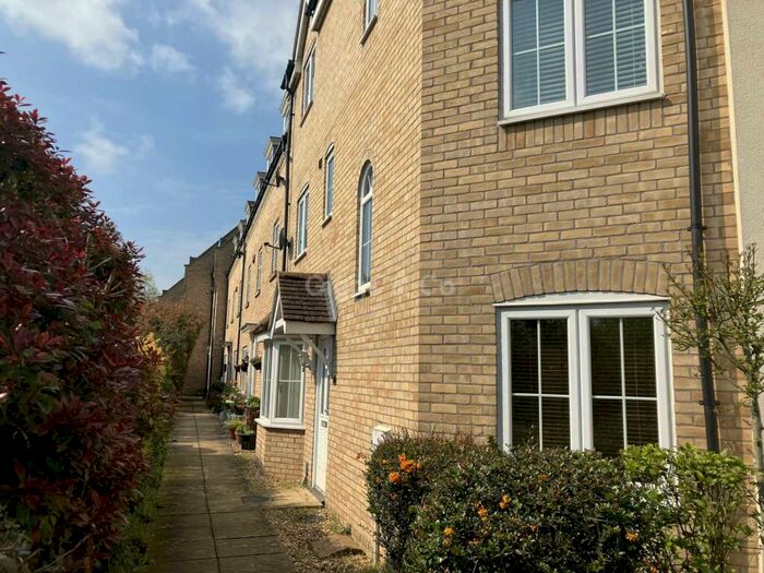 5 Bedroom Terraced House To Rent In Wren Walk, St Neots, PE19
