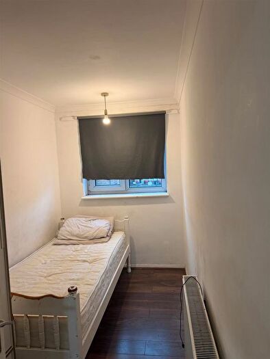 3 Bedroom Flat To Rent In Cliff Walk, London, E16