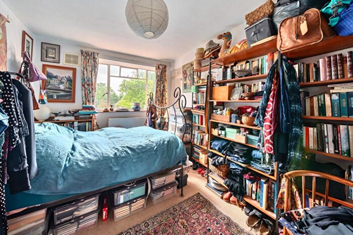 1 Bedroom Flat For Sale In Champion Hill, Camberwell, London, SE5