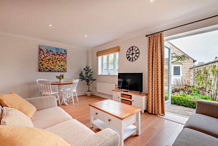 2 Bedroom House To Rent In Chestnut Cottage, OX18