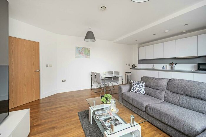 3 Bedroom Flat To Rent In Boleyn Road, Dalston, London, N16