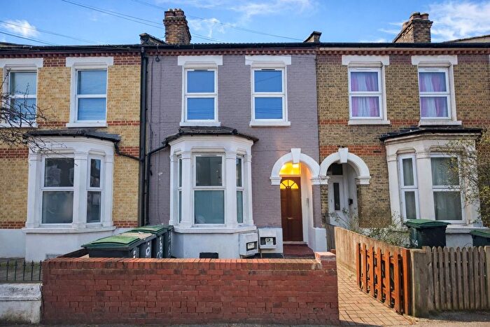 2 Bedroom Property To Rent In Antill Road, London, N15