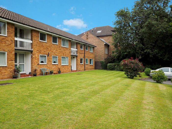 2 Bedroom Maisonette To Rent In Grange Road, Sutton, Surrey, SM2