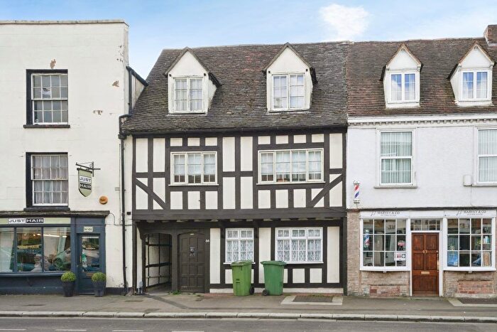 2 Bedroom Flat For Sale In Potters Court, Barton Street, Tewkesbury, GL20