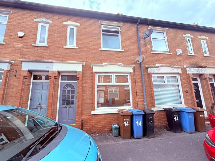 2 Bedroom Terraced House To Rent In Lonsdale Avenue, Stockport, SK5