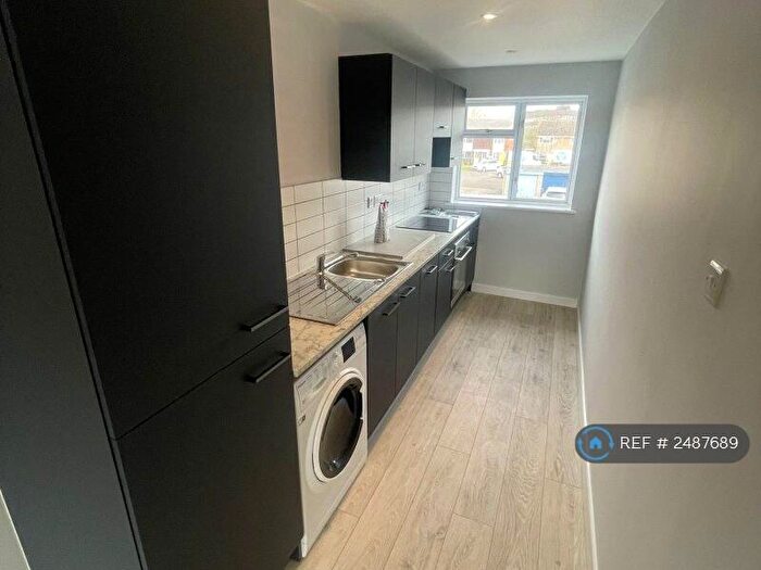 1 Bedroom Flat To Rent In Rowland Way, Aylesbury, HP19