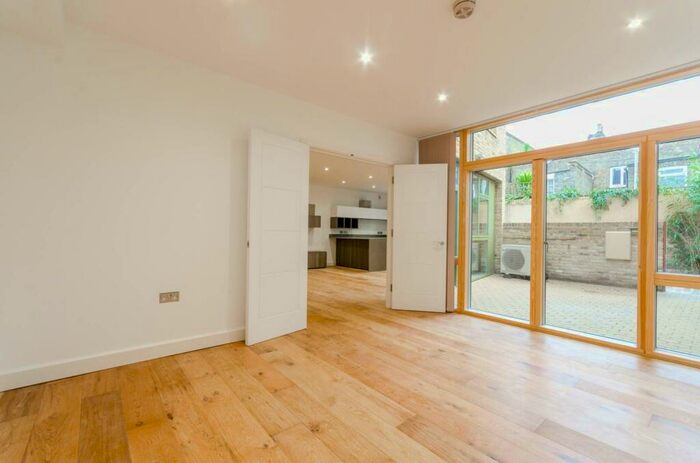 3 Bedroom House To Rent In Moray Mews, Finsbury Park, London, N7