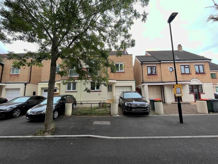 3 Bedroom Semi-Detached House To Rent In Redstart Close, Beckton, London, E6