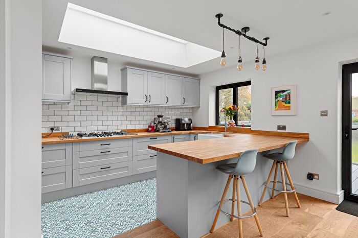 4 Bedroom Semi-detached House For Sale In Woodyates Road, London, SE12