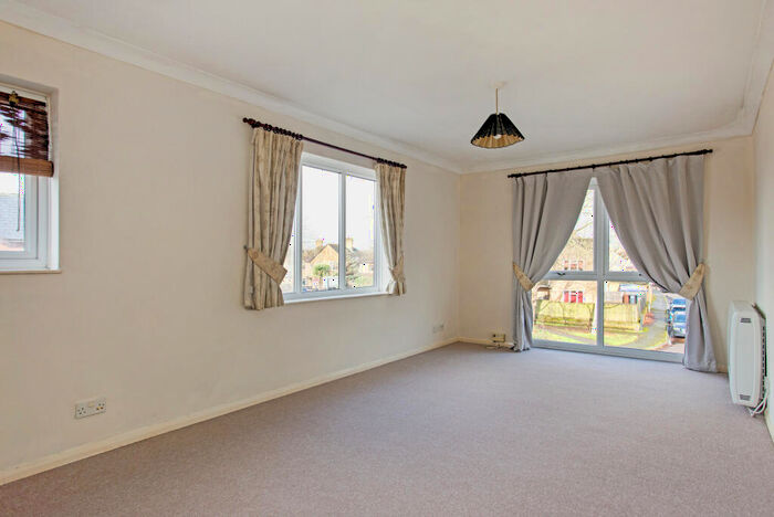 2 Bedroom Apartment To Rent In Green Lane, Addlestone, KT15