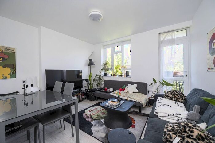 2 Bedroom Flat To Rent In Whiston Road, Bethnal Green, London, E2