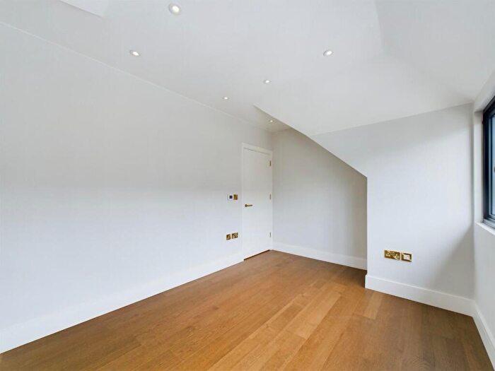 1 Bedroom Flat For Sale In Brondesbury Park, London, NW6