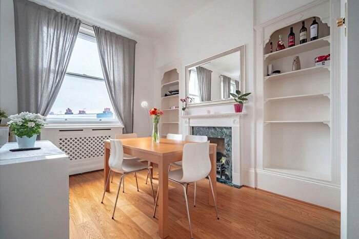 2 Bedroom Flat For Sale In North End Road, Fulham, London, SW6