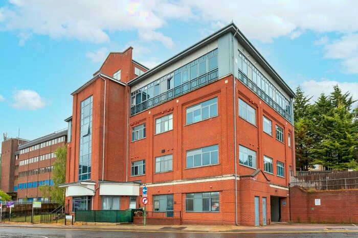 1 Bedroom Apartment To Rent In Wolsey Road, Hemel Hempstead, Hertfordshire, HP2