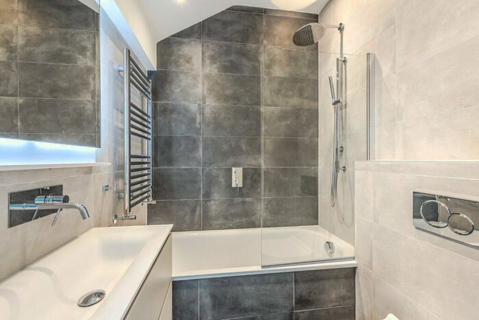 1 Bedroom Flat To Rent In Compayne Gardens, NW6