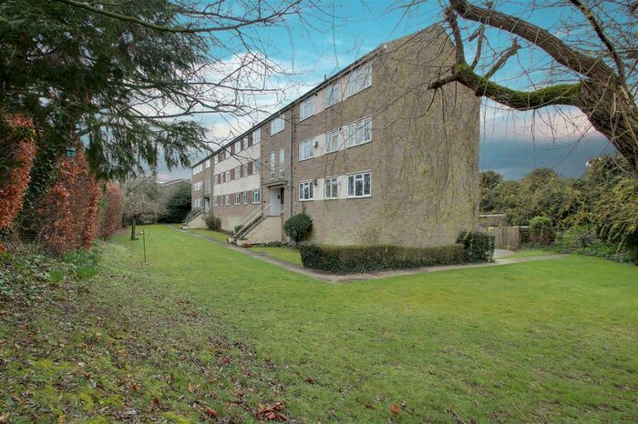 2 Bedroom Flat To Rent In Old Bath Road, Newbury, RG14