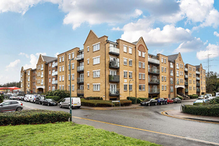 2 Bedroom Apartment For Sale In Black Eagle Drive, Northfleet, Gravesend, DA11