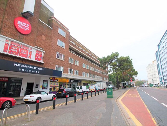 2 Bedroom Flat For Sale In Christchurch Road, Bournemouth, BH1