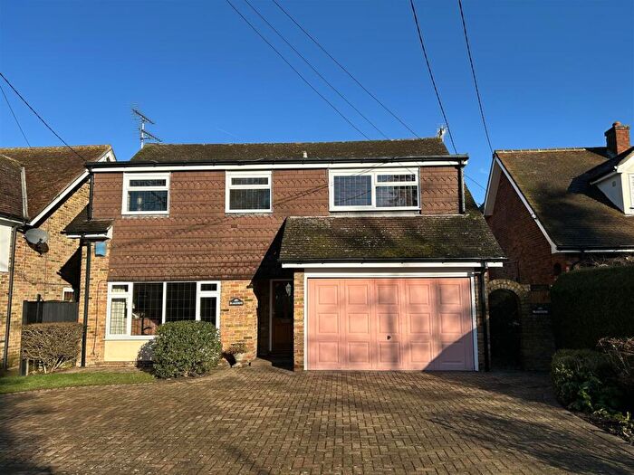 4 Bedroom Detached House For Sale In Woodhill Road, Sandon, CM2