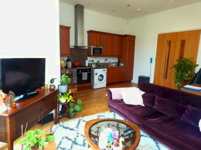 1 Bedroom Apartment To Rent In Crescent Wood Road, SE26