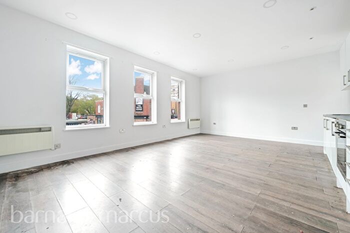 3 Bedroom Flat To Rent In Cowper Road, London, N18