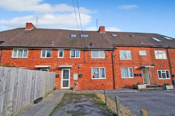 2 Bedroom Maisonette To Rent In Edward Road, Alton, GU34