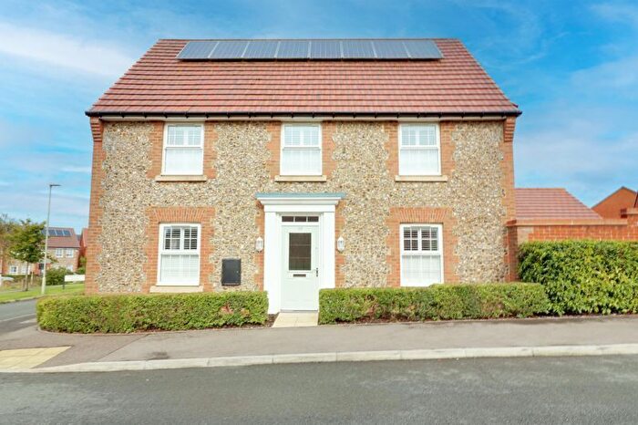 4 Bedroom Detached House For Sale In Cowslip Grove, Clanfield, Waterlooville, PO8