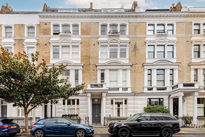 2 Bedroom Flat For Sale In Arundel Gardens, Notting Hill, W11