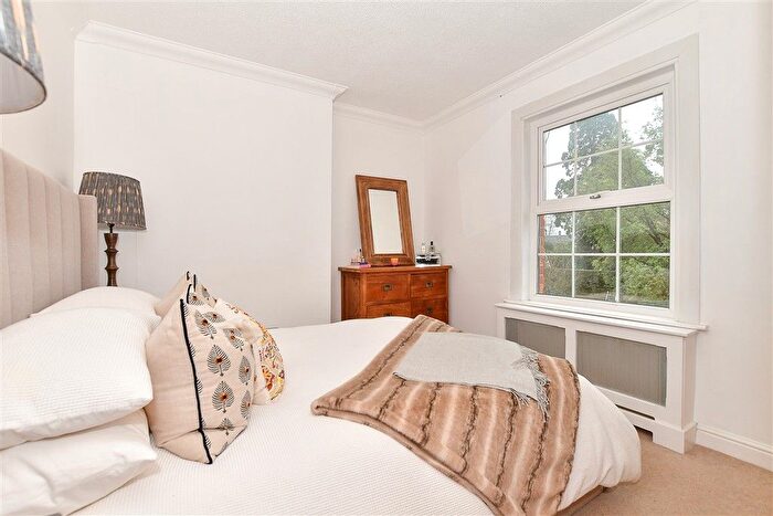 2 Bedroom End Terrace House For Sale In High Street, Hadlow, Tonbridge, Kent, TN11