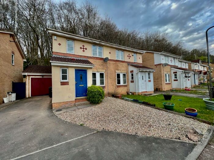 3 Bedroom Semi-Detached House To Rent In Humphrys Barton, St. Annes Park, Bristol, BS4