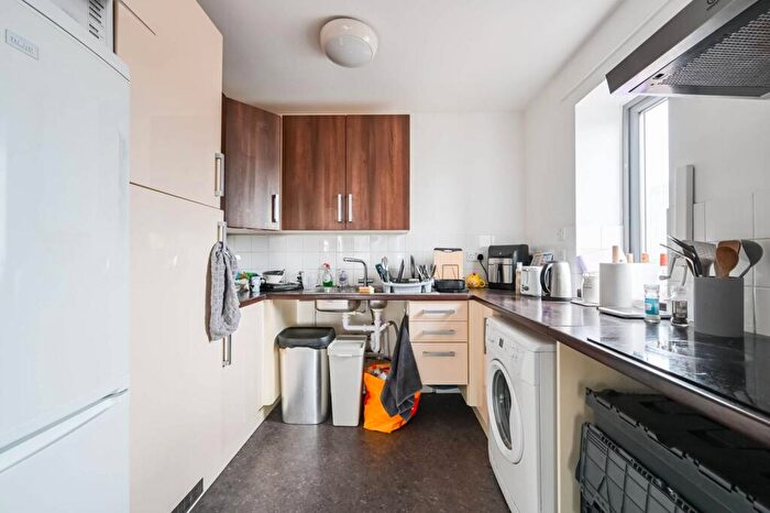 2 Bedroom Flat For Sale In Thomas Fyre Drive, , Bow, E3