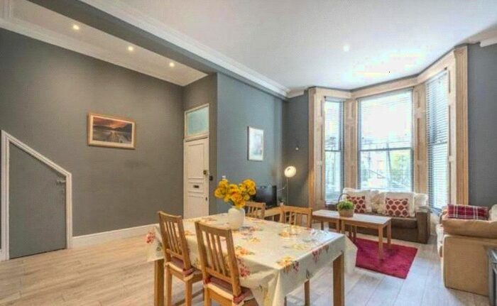 2 Bedroom Flat To Rent In Elsham Road, London, W14