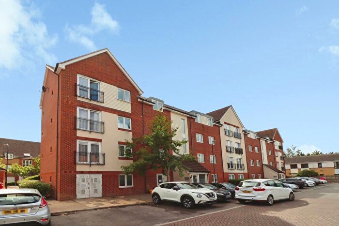 2 Bedroom Flat For Sale In Hollybrook Park, Kingswood, Bristol, BS15