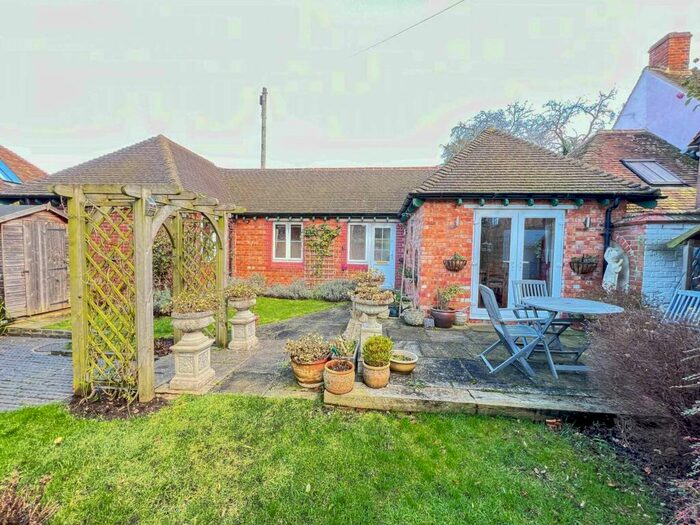 2 Bedroom Cottage To Rent In Wallingford Road, Shillingford, OX10
