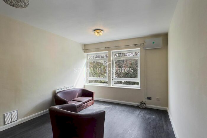 1 Bedroom Flat To Rent In Falcon House, Morden Road, South Wimbledon, SW19